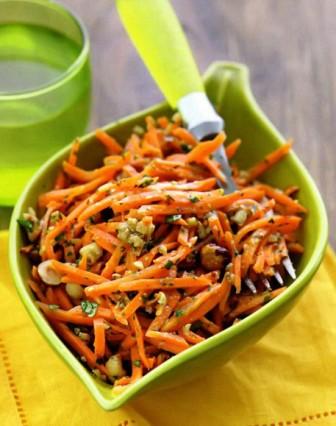Готовим морковный салат с орехами,,